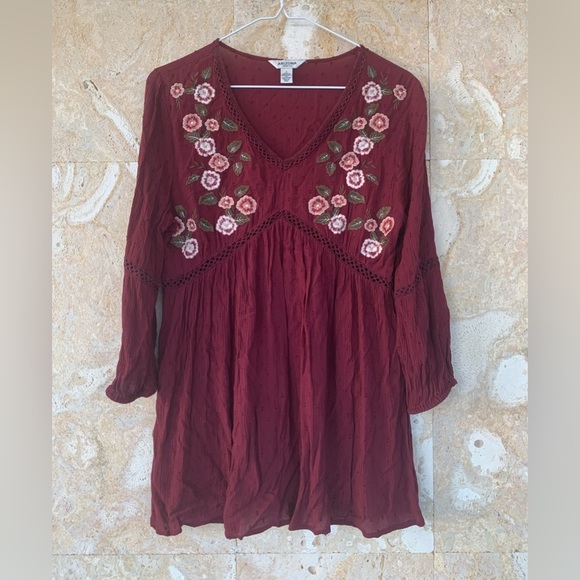 Arizona Jeans Co. Embroidered Floral Burgundy Top - Picture 4 of 11